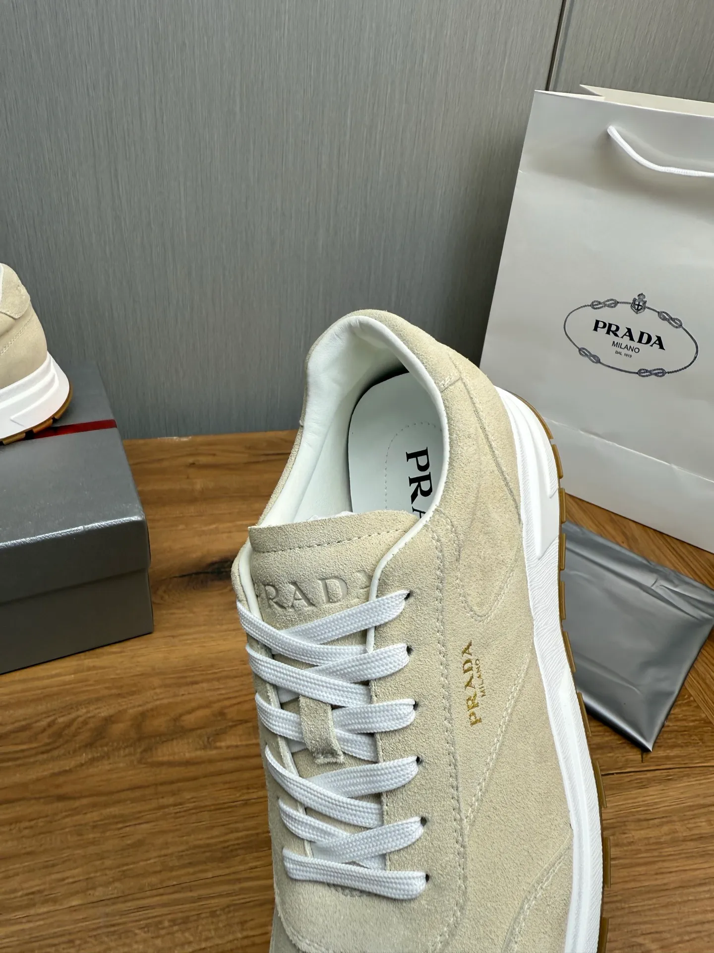 Men's shoes 💰580💰 [PRADA] Hot-selling men's shoes shipped 👏Official website synchronized ⬆️ Original cowhide fabric + cowhide lining, cowhide feet 🐮 1:1 shipment ✔️Original original sole, 38-45 (45. Customized, non-refundable)
